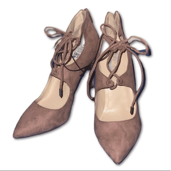 𝑁𝑢𝑑𝑒 𝐻𝑒𝑒𝑙𝑠 - Picture 4 of 5